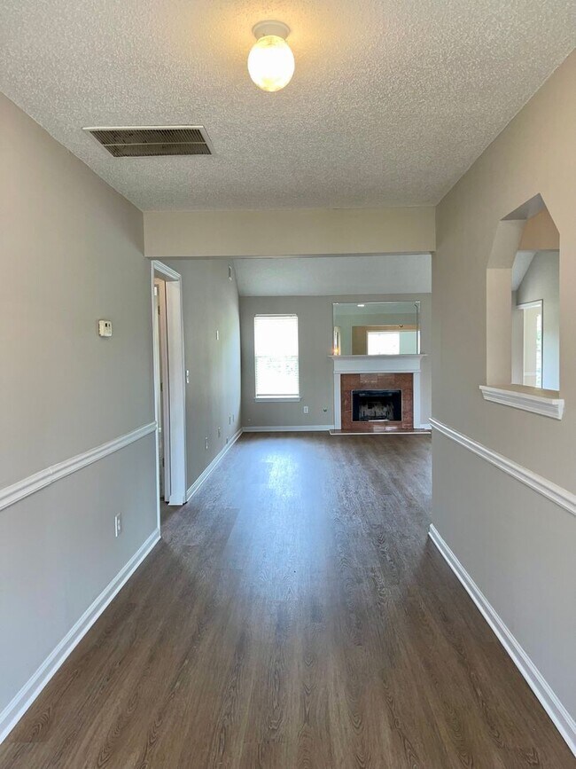 Building Photo - Updated, Spacious Brick Ranch in Great Neighbrorhood!