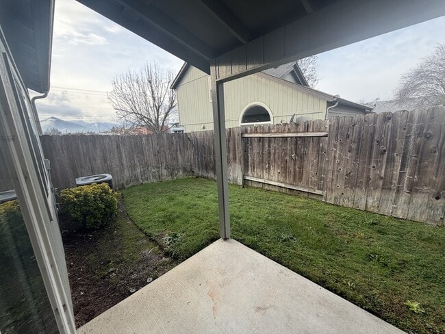 Building Photo - 1866 NE Fairview Ave