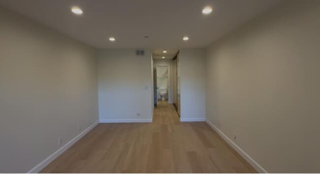 Building Photo - 101 2nd St