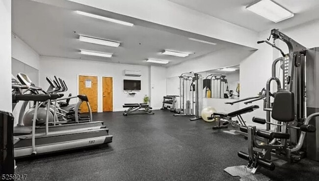 Building Photo - 104 E Elizabeth Ave