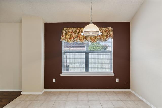 Building Photo - 9916 Nixon Dr