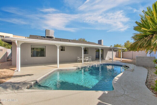 Building Photo - 4241 E Calle Tuberia