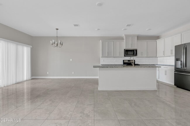 Building Photo - 815 TS Daniel Cadena Dr