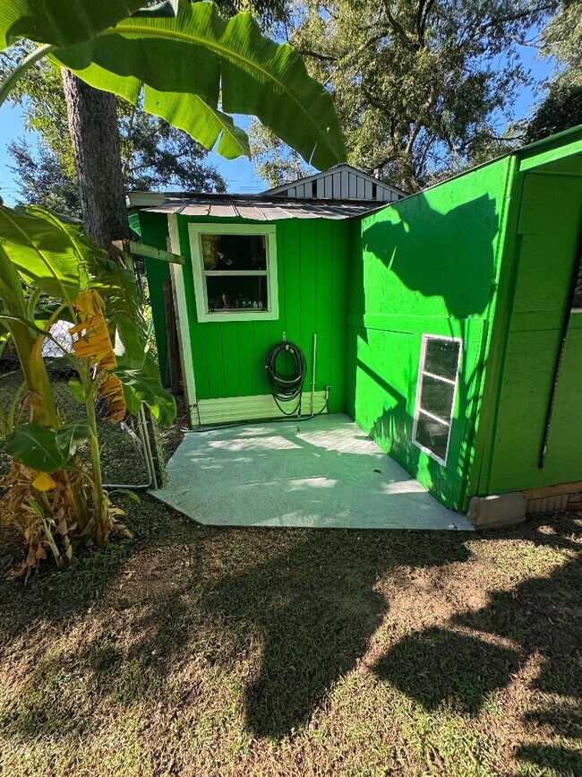 Building Photo - 1612 Pepper Dr