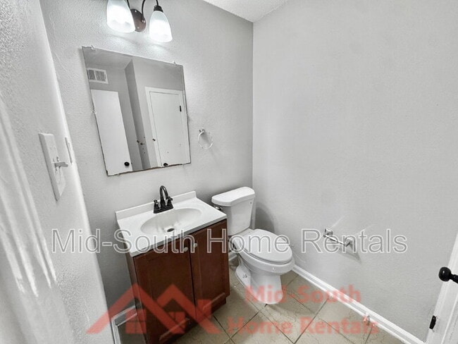 Building Photo - 1742 E Holmes Rd