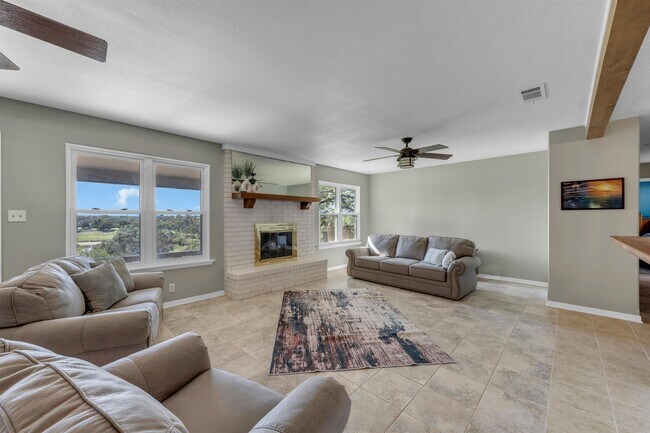Building Photo - 403 Sunset Dr