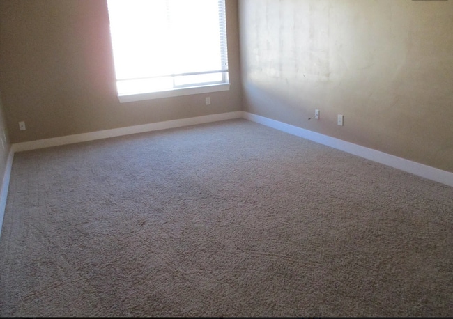 Building Photo - 193 N 350 W St