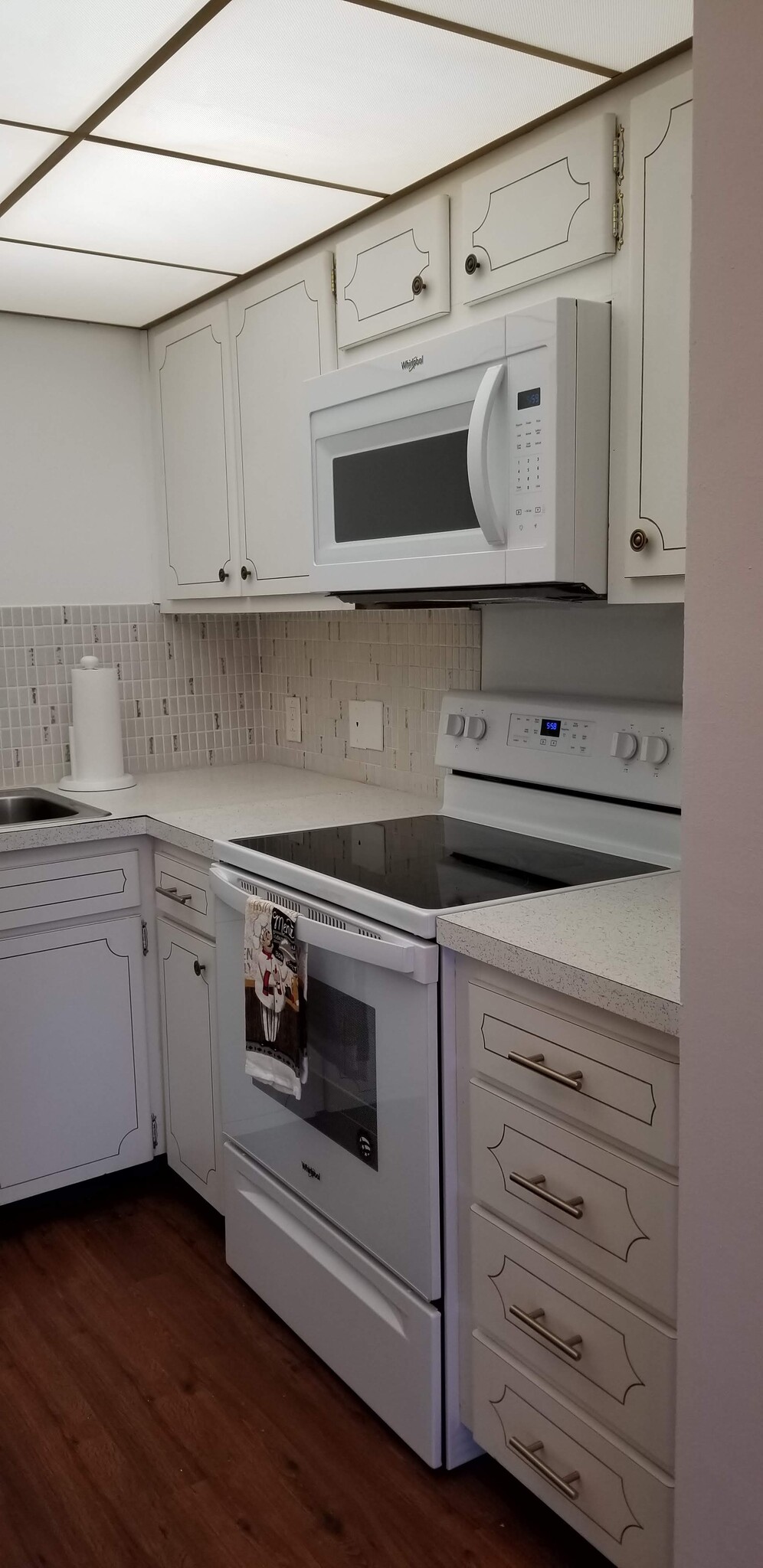 Kitchen - 1200 N Shore Dr NE