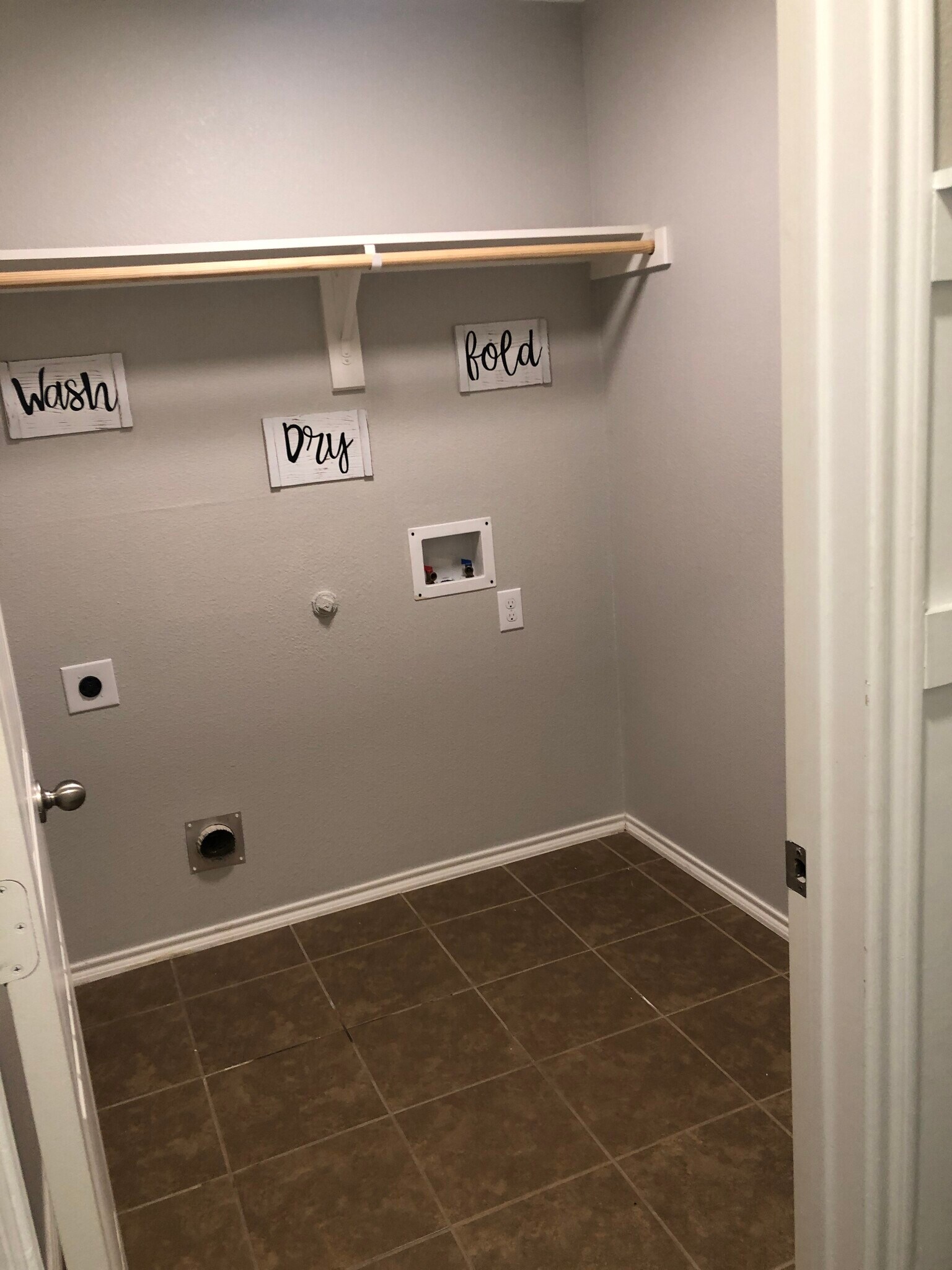 Building Photo - 2107 Hartley Dr