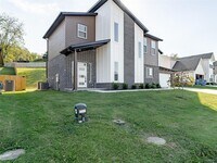 Building Photo - 1317 Bunker Dr