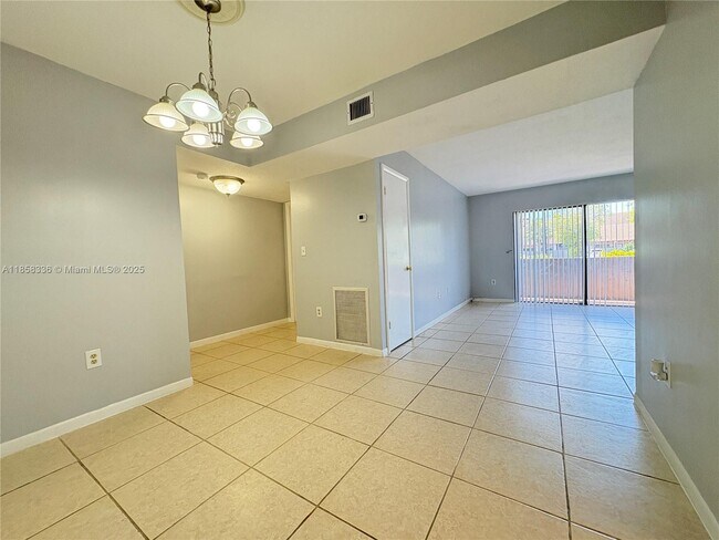 Building Photo - 10431 N Kendall Dr