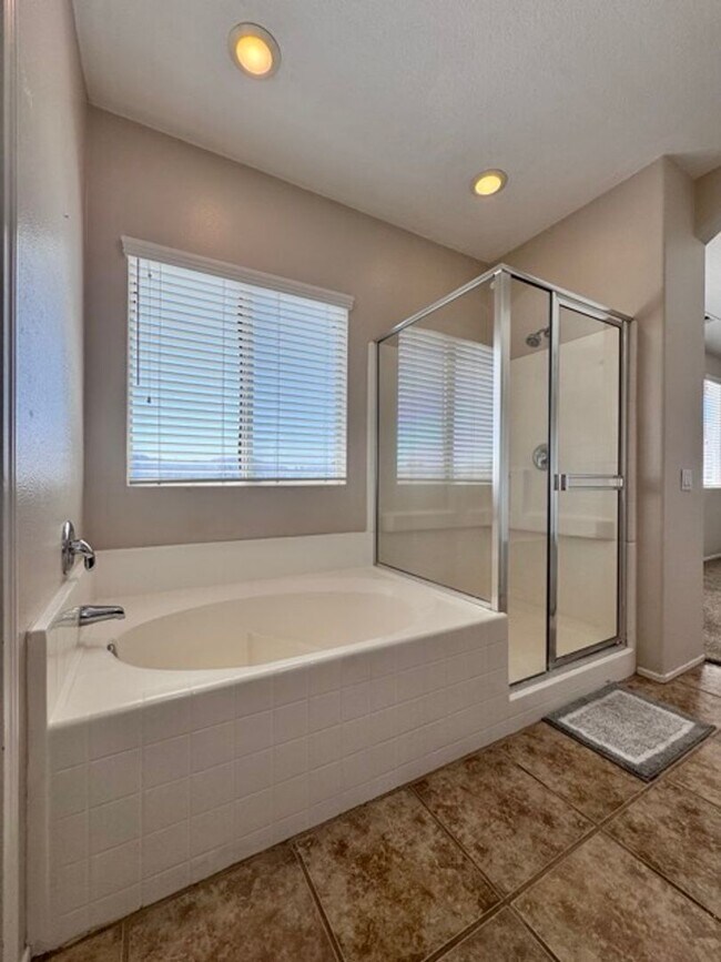 Building Photo - Beautiful 4 Bedroom + Office Home for Lease