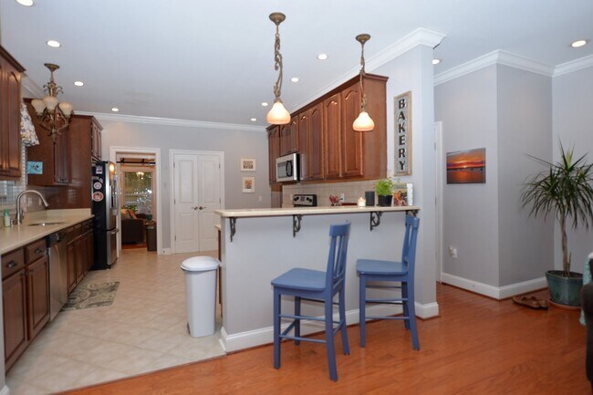 Building Photo - Walk to Naval Hospital! Beautiful Home, Gr...