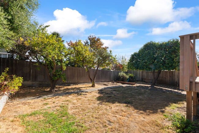 Building Photo - Beautifully Updated Rental Home