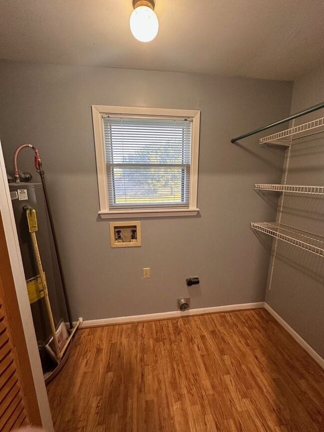 Building Photo - 2218 Rosewood Dr