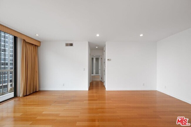 Building Photo - 10751 Wilshire Blvd