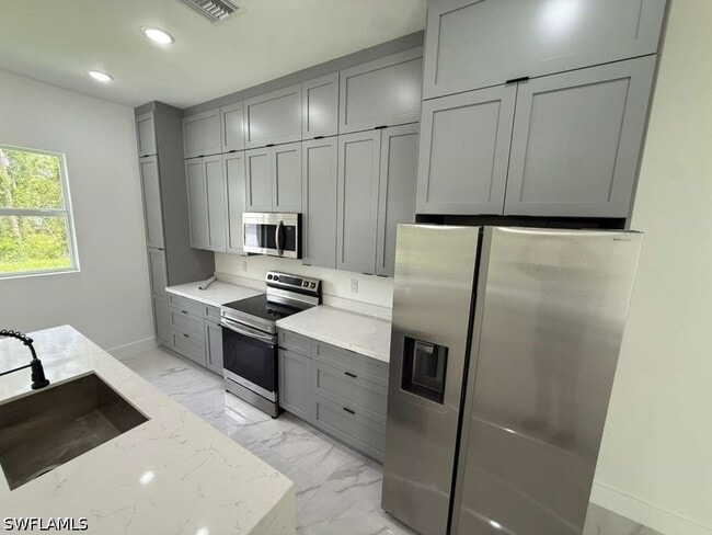 Building Photo - 723 Epps Brown St E