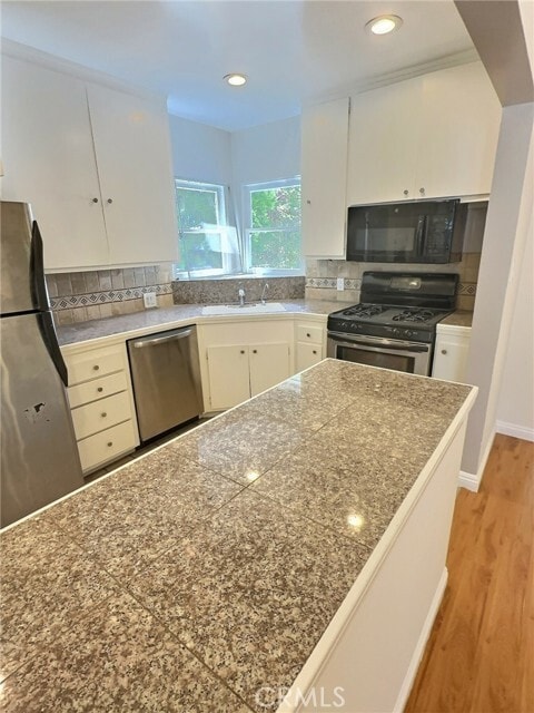 Building Photo - 3484 Ashwood Ave