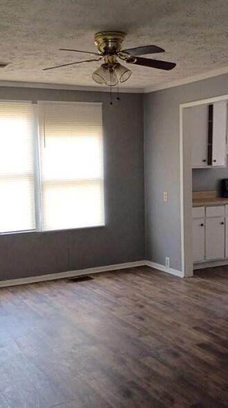 Building Photo - 1844 Christian Ave