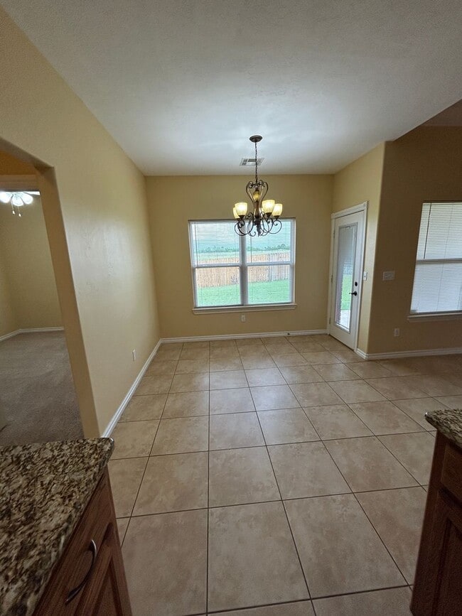 Building Photo - 4 bedroom, 2 bathroom NOW Available!