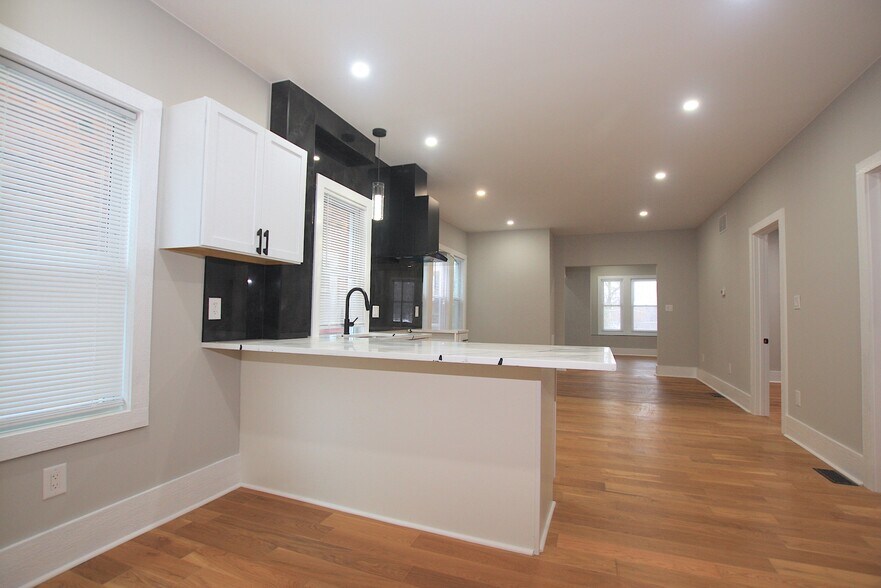 Building Photo - 5014 Seminole St