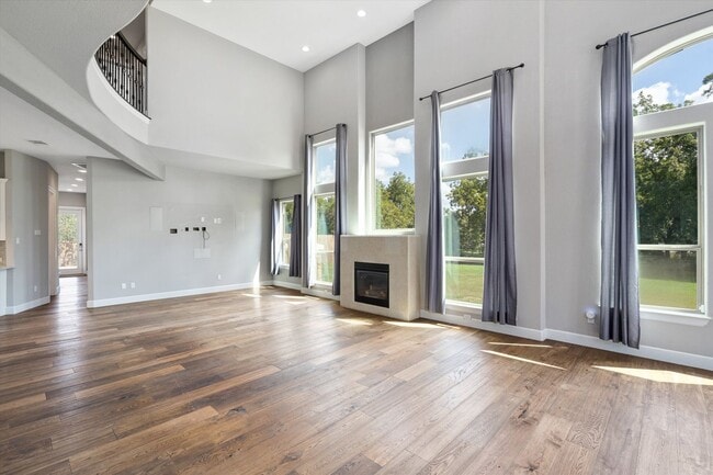 Building Photo - Modern Luxury Meets Austin Charm: 4 BR, 2.5 BA Gem