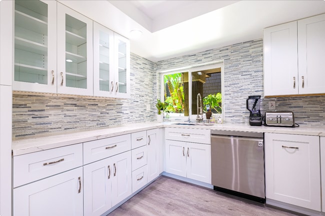 Building Photo - Renovated 3 Bed, 3 Bath Townhome Available...
