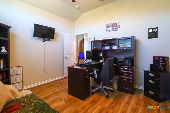 Building Photo - 802 Valentino Dr