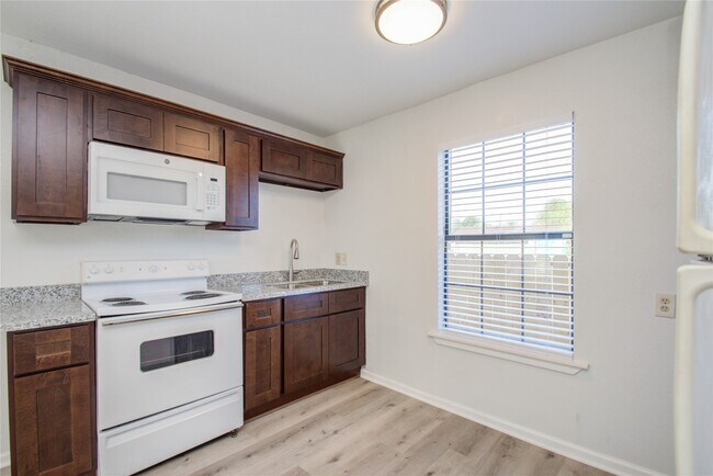 Building Photo - 1051 W Little York Rd