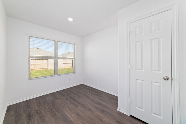 Building Photo - 27022 Vis Fld Dr