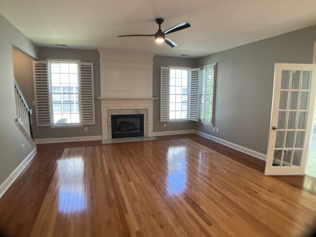 Building Photo - Absolutely Stunning Rare Rental in Hope Va...