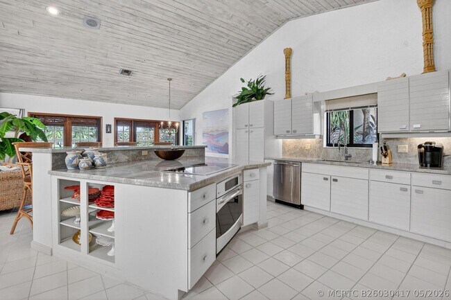 Building Photo - 22519 Esplanada Cir