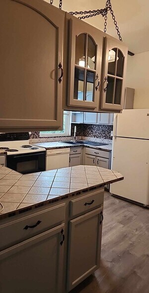 Building Photo - 759 Locust Ave