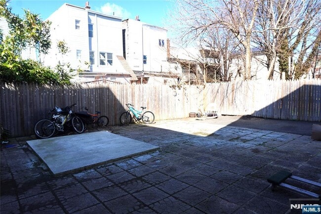 Building Photo - 399 S 6th St