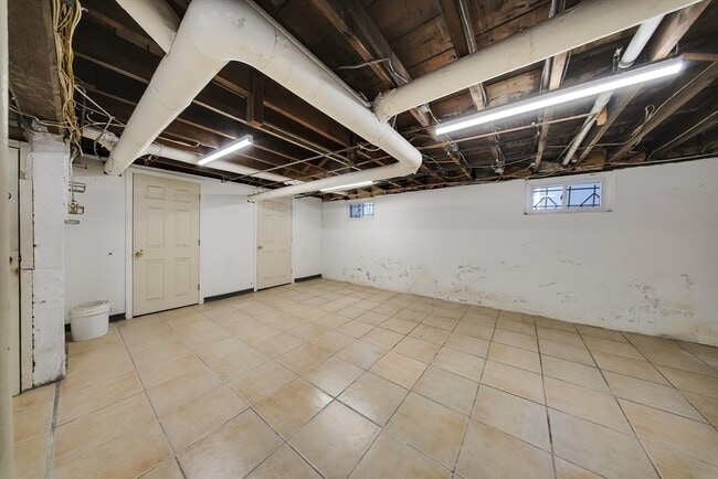 Building Photo - 52 Hovey St