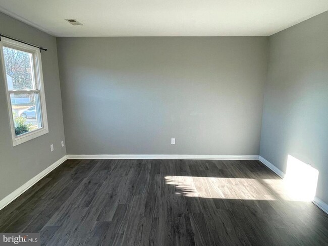 Building Photo - 5241 Daffodil Dr