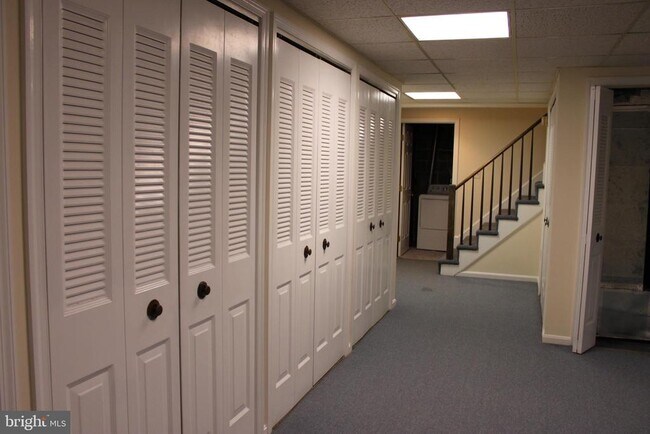 Building Photo - 6210 Cottonwood St