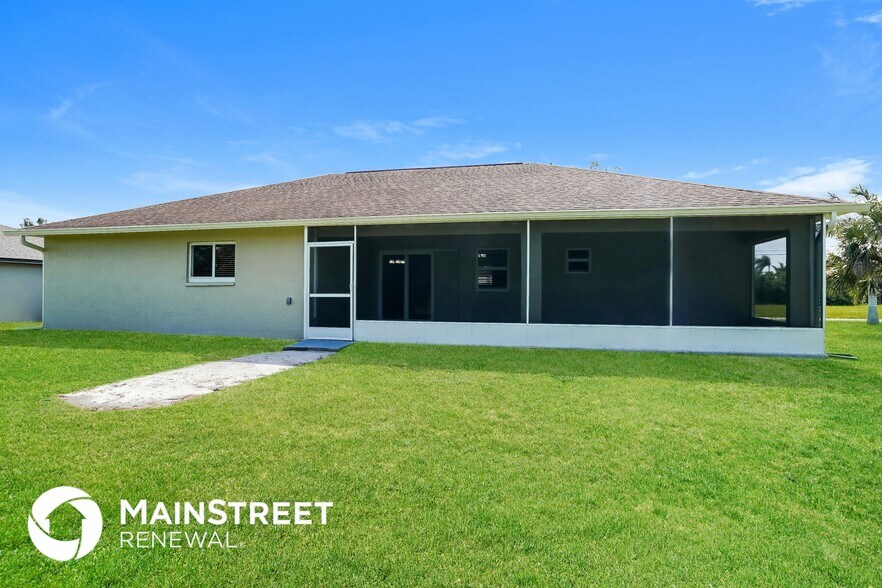 Building Photo - 820 SW 11th Ct