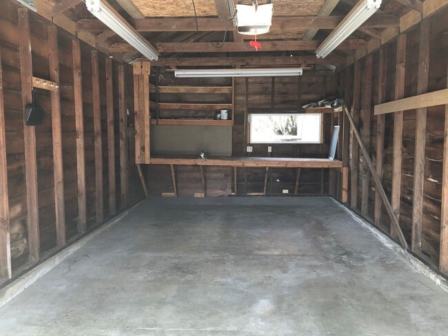 Building Photo - 2-Bedroom Single-Level House in Sherwood   $1000.00  OFF  1ST  FULL  MONTH'S  RENT
