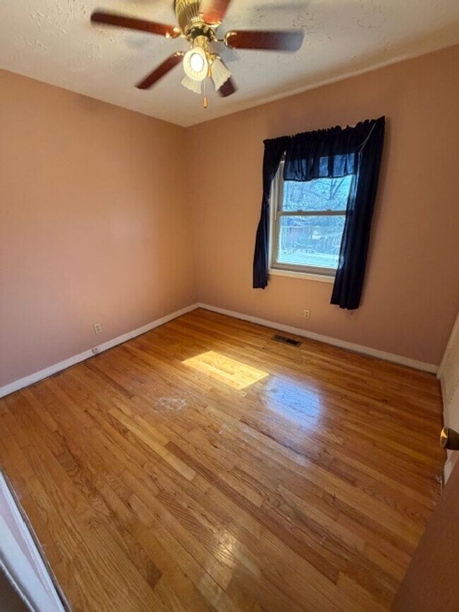 Building Photo - Charming 3 Bed, 2 Bath Warner Robins Home!