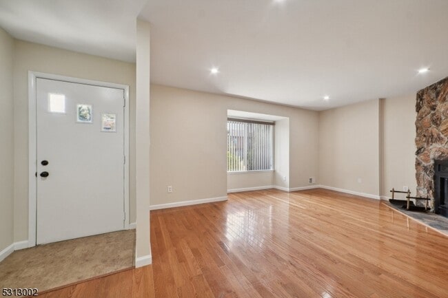 Building Photo - 8 Brookside Heights