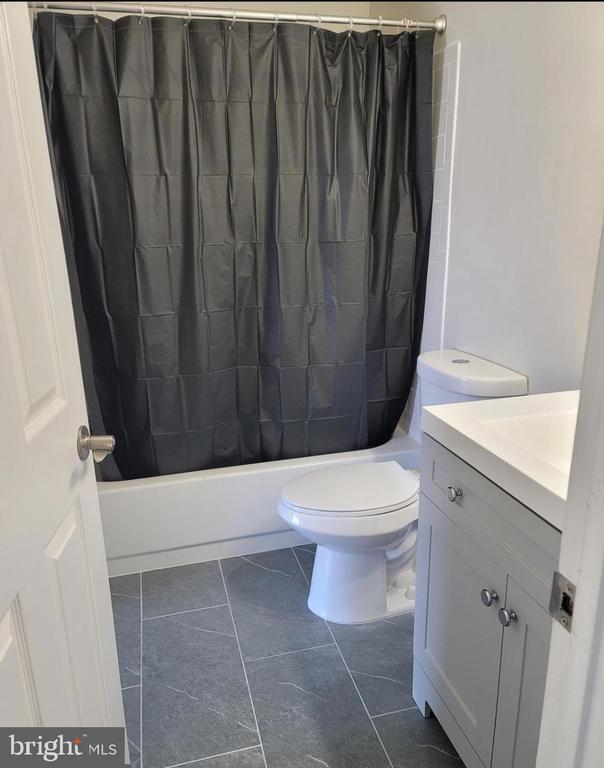 Building Photo - 9565 Battery Heights Blvd