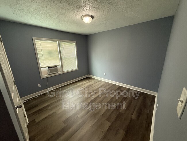 Building Photo - 3067 Princeton Ave