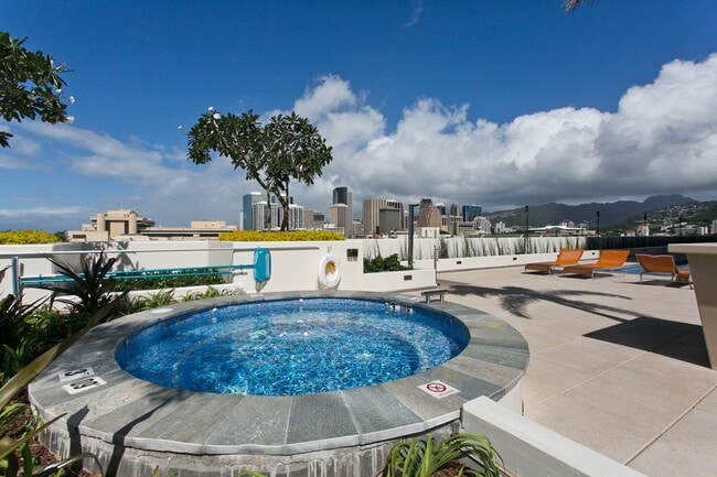 Building Photo - Available September 1st, One Bedroom One Bath Condo in Kakaako