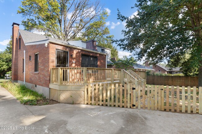 Building Photo - 810 Beechwood Rd