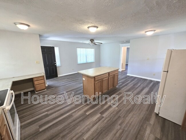 Building Photo - 2326 Grove St