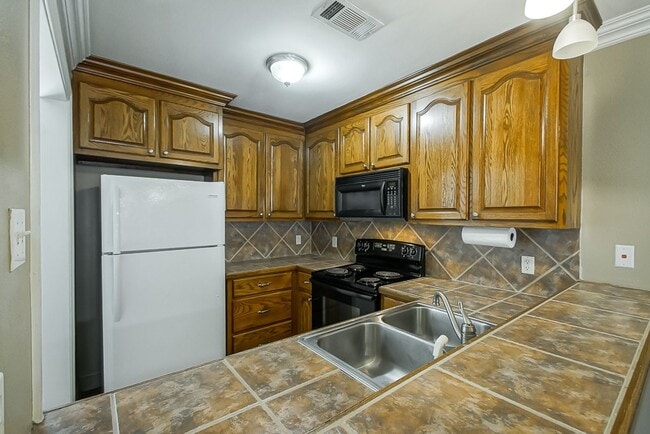 Building Photo - 13080 Burgess Ave