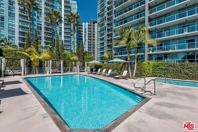 Building Photo - 13650 Marina Pointe Dr