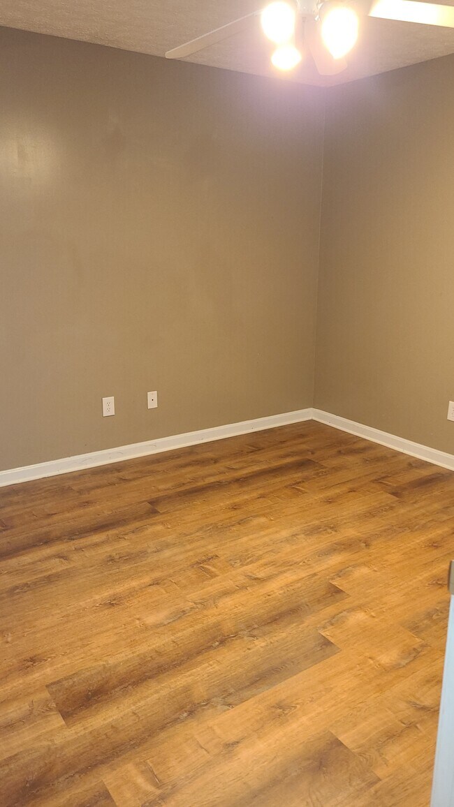 Building Photo - 406 Old Towne Rd