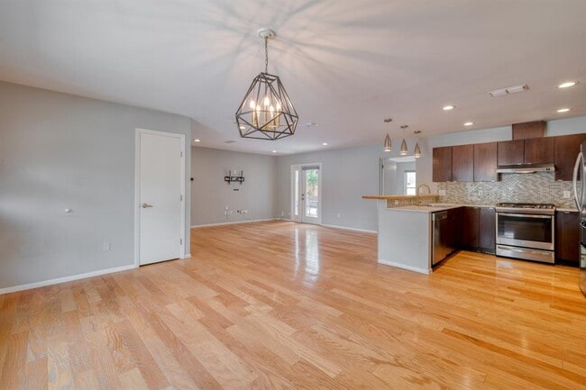 Building Photo - 1413 Berkshire Dr